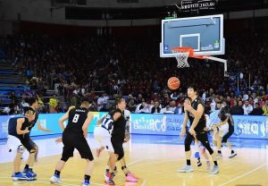 哈兰德：天才前锋如何改变现代足球的格局与未来发展